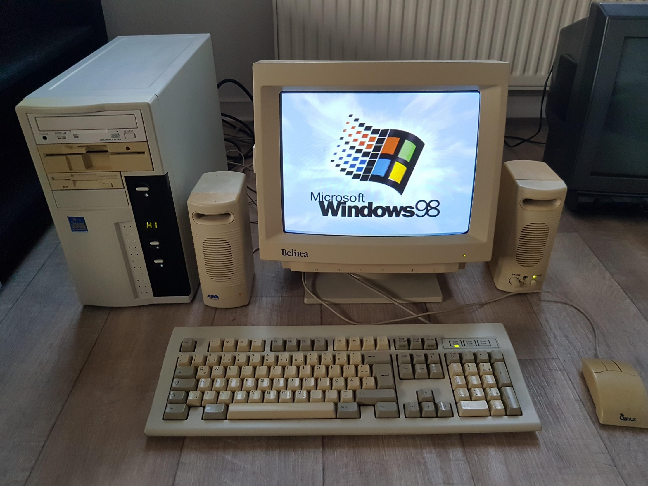 Plantilla de meme Very old computer