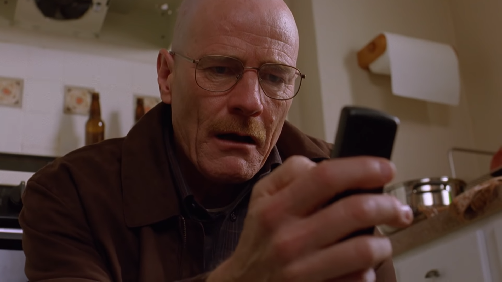 Plantilla de meme Walter White on his Phone