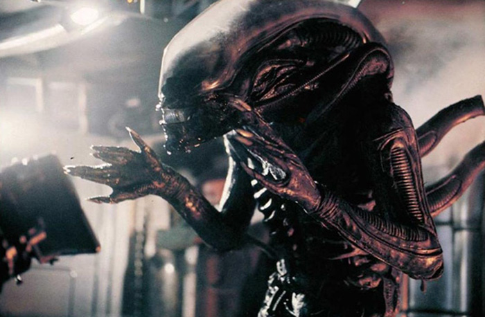 Plantilla de meme xenomorph hands